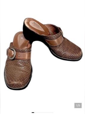 Clarks Artisan Brown Cognac Woven Leather Pattern Chunky Mule Buckle Clog Shoes
